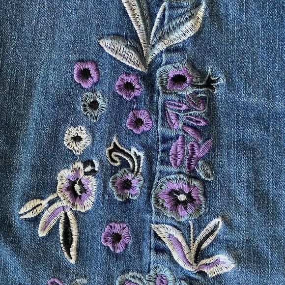 Embroidered Blue Jeans for Women - Picture 3 of 6